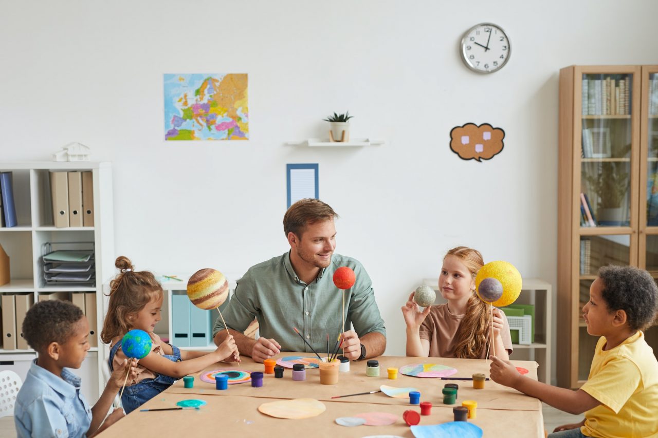 kids-playing-with-model-planets-in-art-and-craft-class.jpg